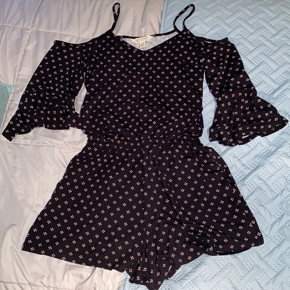 American Eagle Outfitters Soft & Sexy Cold Shouler Bell Sleeve Romper Black XS